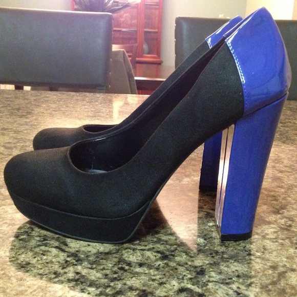 Kensie Girl Shoes - 4/$25 Kensie Girl Black & Blue Pumps Sz 8.5 EUC